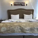 Harbour Old 3*