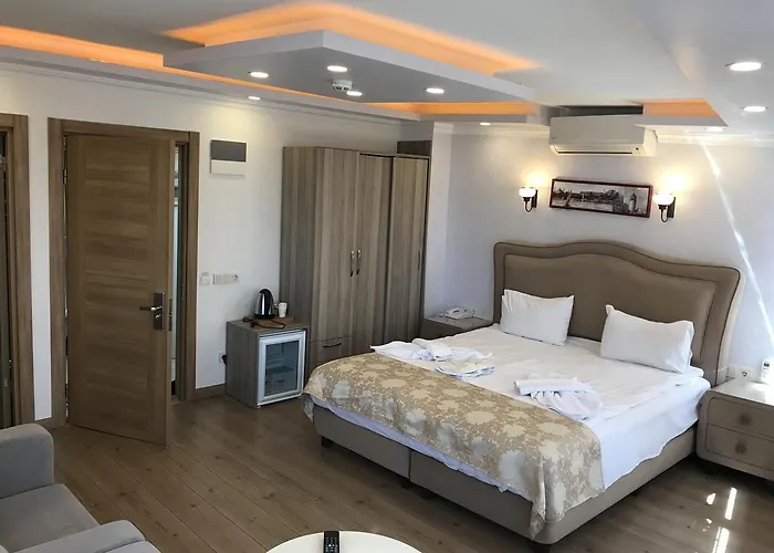 Отель Harbour Old 3*