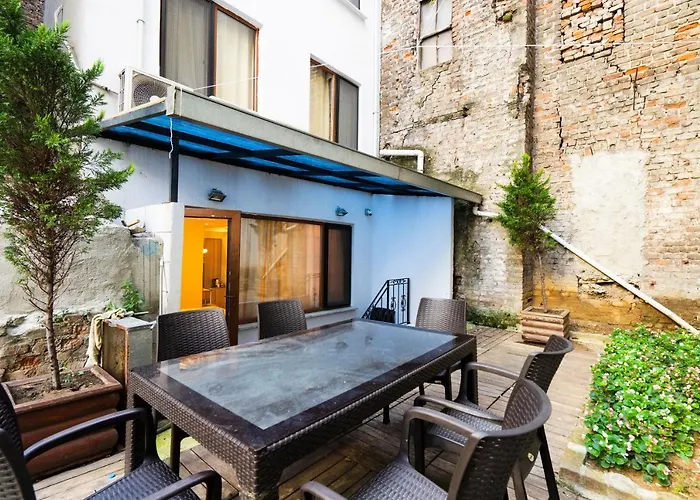 Harbour Old Отель