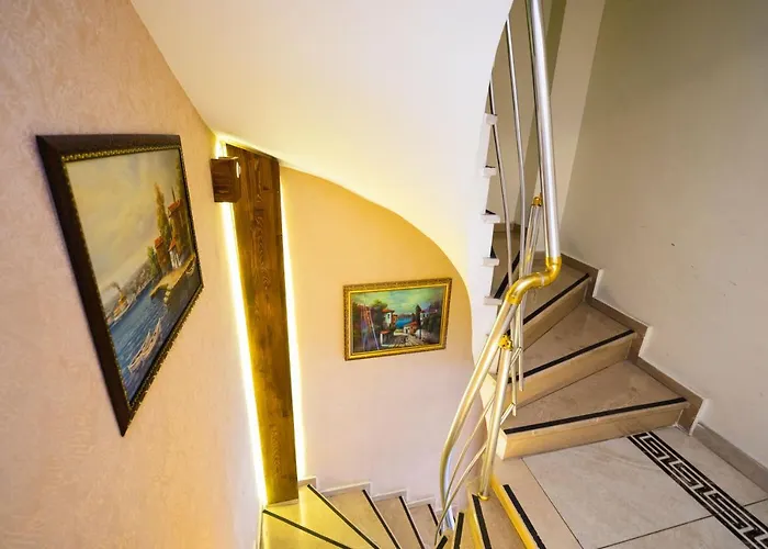 Отель Harbour Old