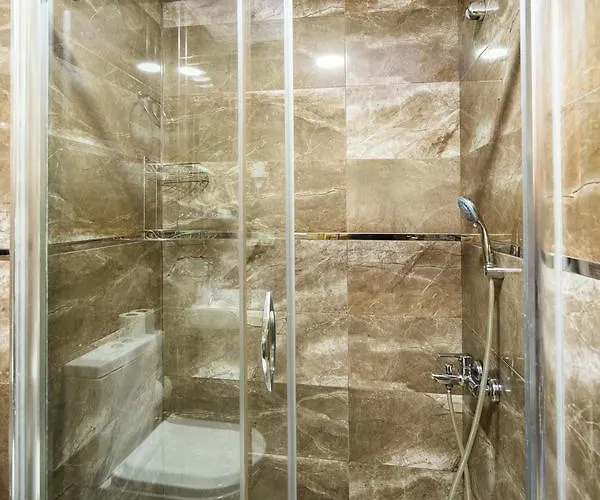 Отель Harbour Old 3*