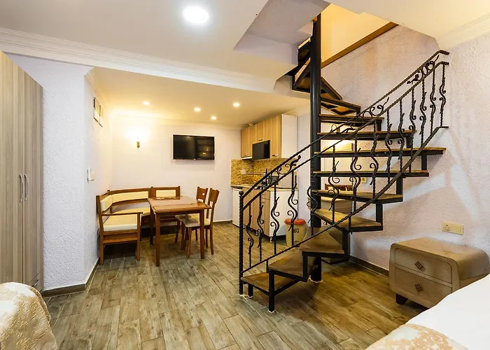 Harbour Old Отель