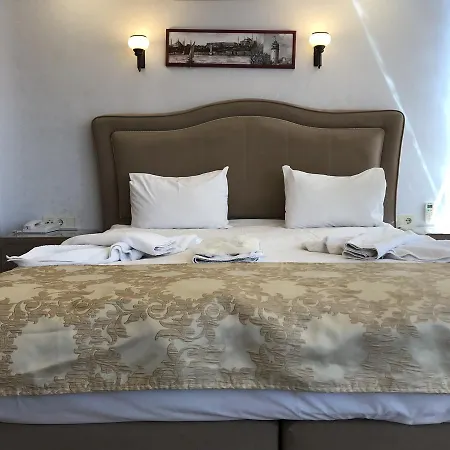 Harbour Old 3*